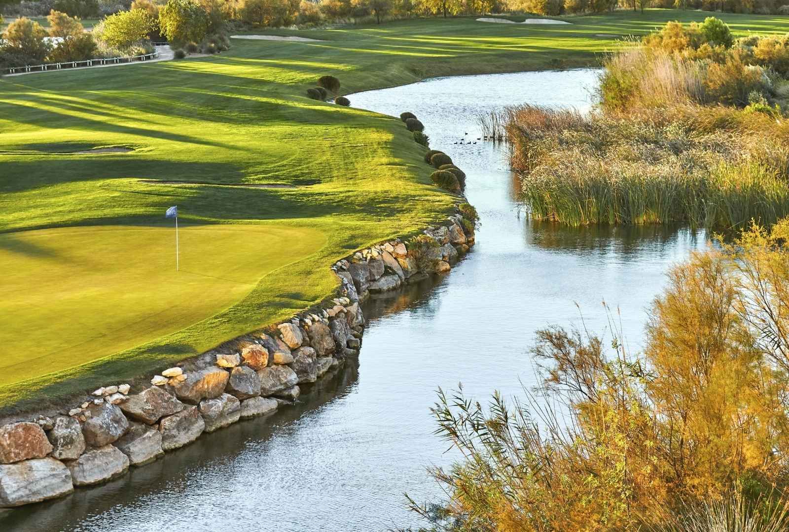 Lakes hole 18