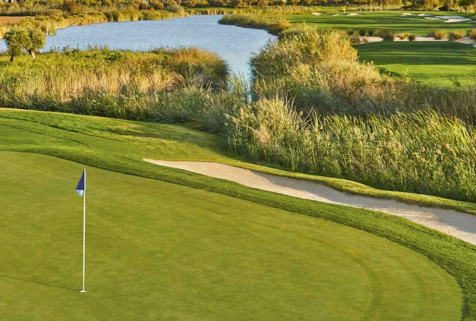 Lakes hole 5